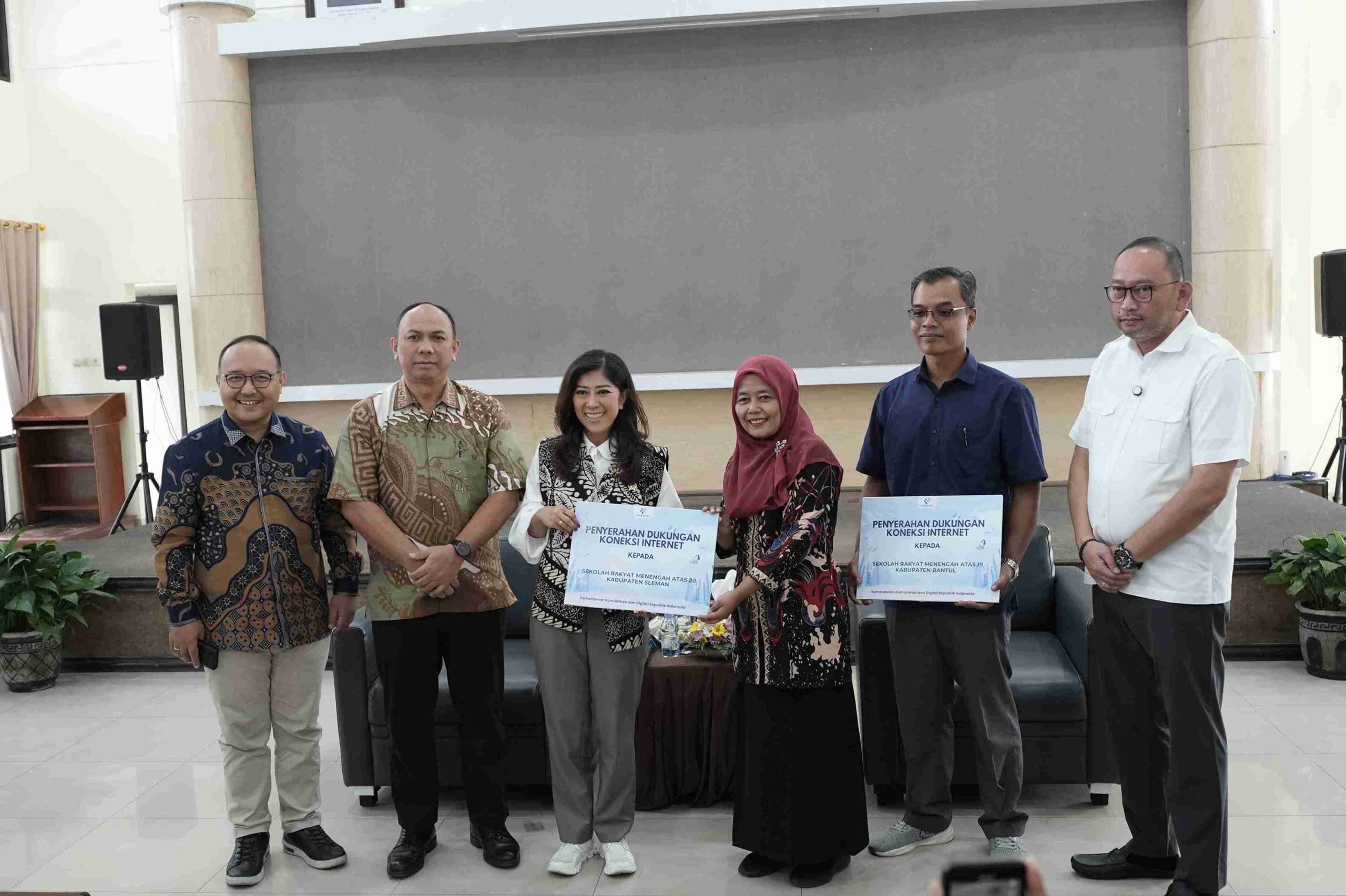 Kemensos Hadirkan Internet Super Cepat ke 200 Sekolah Rakyat!